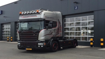 Scania R580 Silver Griffin voor Latour Transport