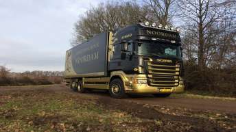 Scania V8 lestruck voor Noordam