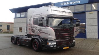 Scania R580 Silver Griffin voor Leliveld