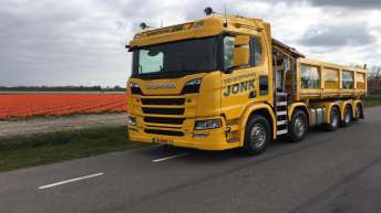 Scania R520 voor Jonk Sierbestrating