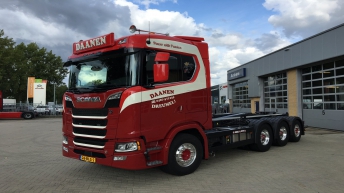 Scania S650 voor Daanen Materieel BV uit Dreumel