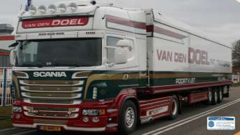 Scania R620 voor Van den Doel