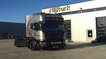 Scania V8 R580 Silver Griffin nr 44/100 - Henk Evers - Putten