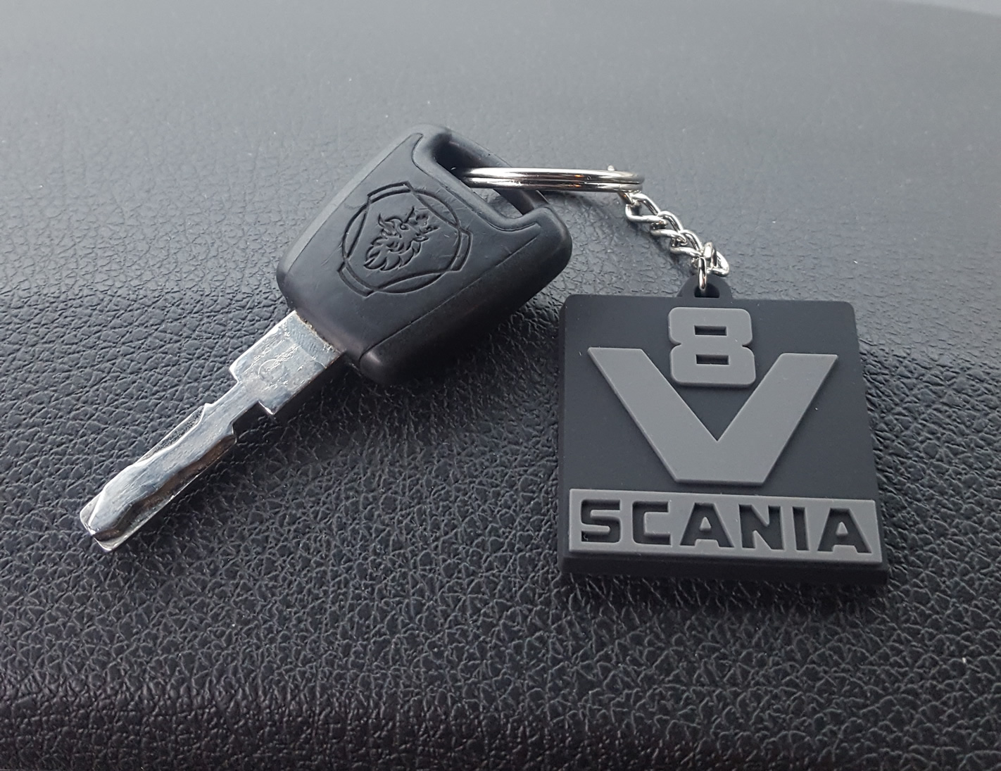 lezer optellen team V8Power.nl - V8 Scania Oldskool sleutelhanger