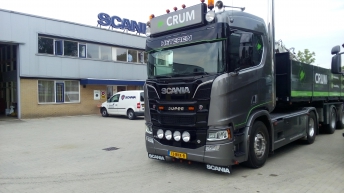 Scania R520 voor Crum Sierbestrating BV
