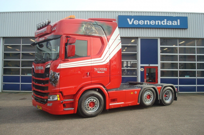 Scania S520 voor Van Lambalgen