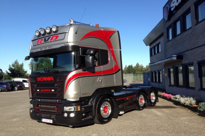 Scania R580 voor RVD Transport (B)