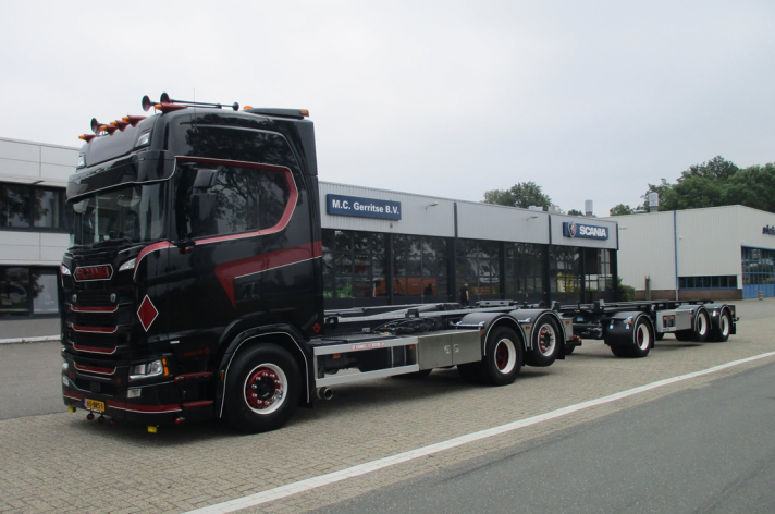 Scania 660S voor Multi Continental 