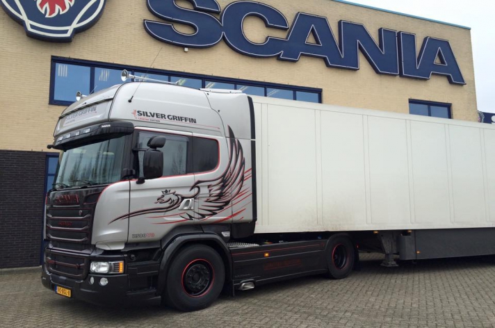 Scania V8 R580 Silver Griffin nr 55/100 - Arie Kriekaard Transport.