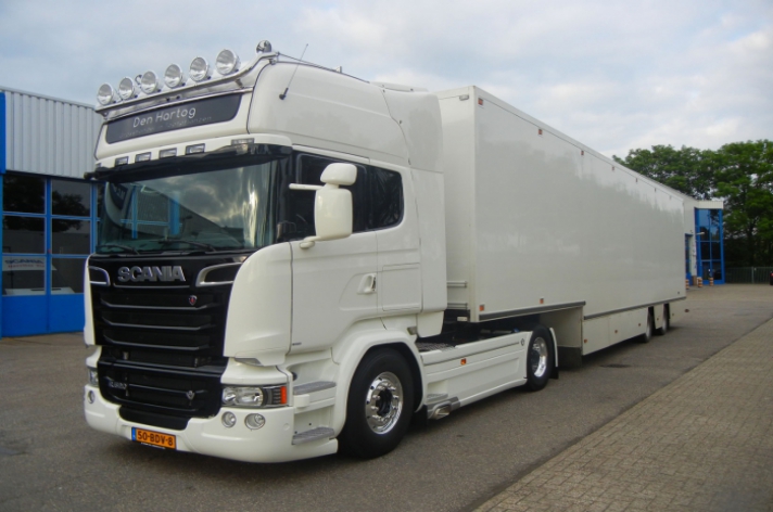 Scania R520 voor Den Hartog