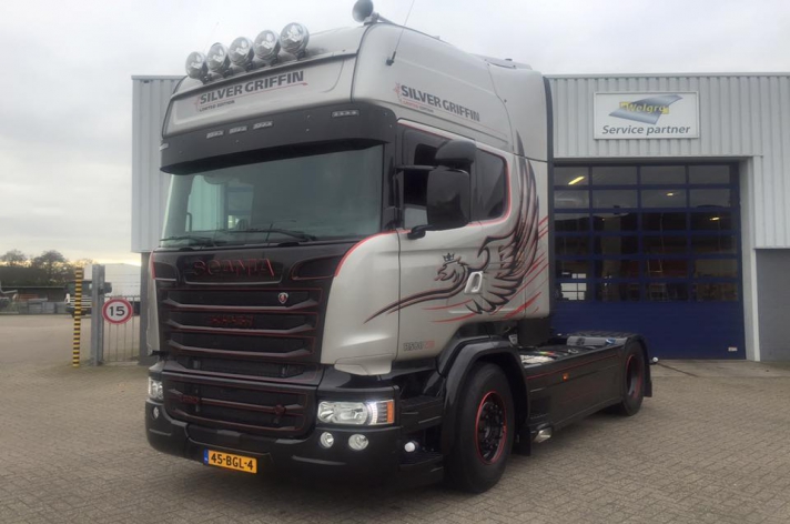 Scania V8 R580 Silver Griffin nr 99/100 - Jouke Bonekamp - Uden