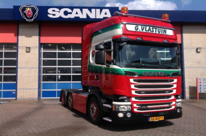 Scania R520 voor G. Vlastuin