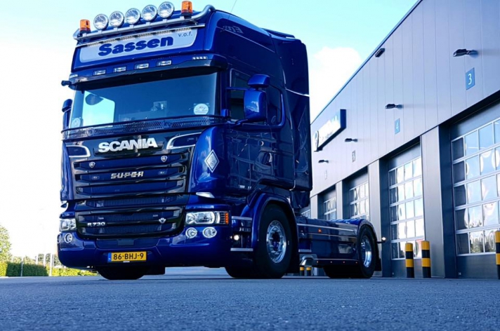 Scania R730 voor Sassen