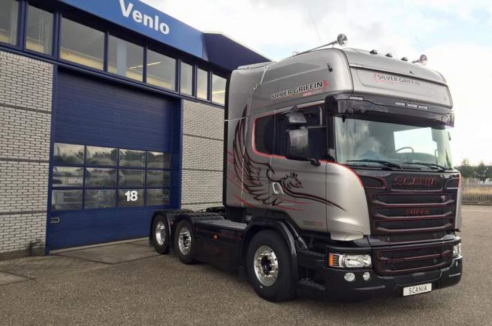 Scania R580 Silver Griffin voor Rutten