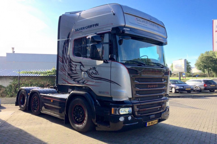 Scania V8 R580 Silver Griffin nr 54/100 - L. de Kraker Transport - Clinge