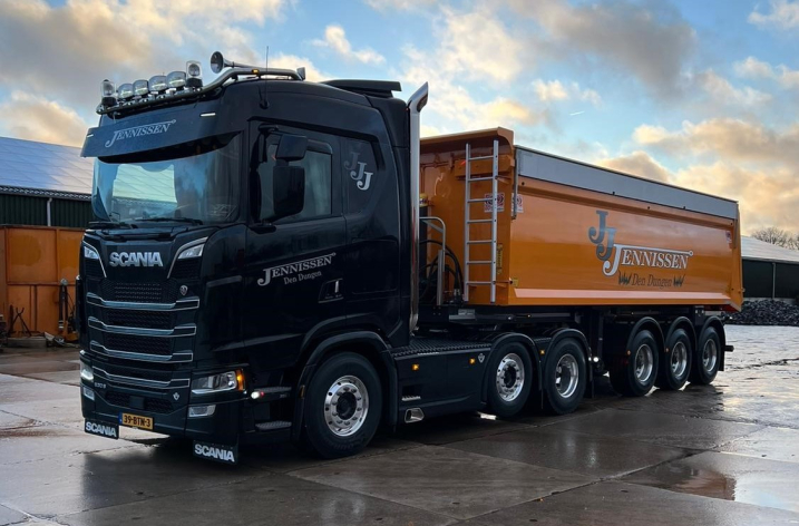 Scania 530S voor Jennissen uit Den Dungen